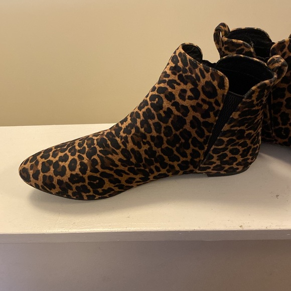 Leopard-Print Born Remo Booties NWOT - Picture 4 of 7